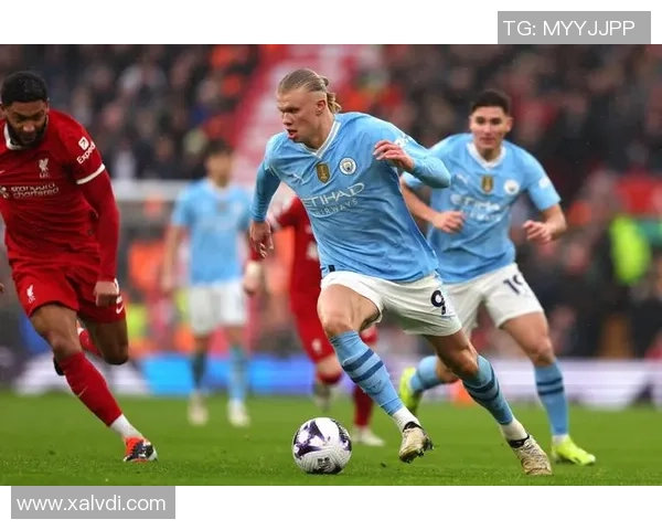 利物浦与曼城激战正酣比分悬念迭起引发球迷热议